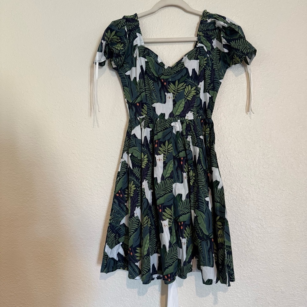Unique Vintage 1950s Green Leaf & Llama Print Cotton Dakota Flare Dress - Picture 3 of 13